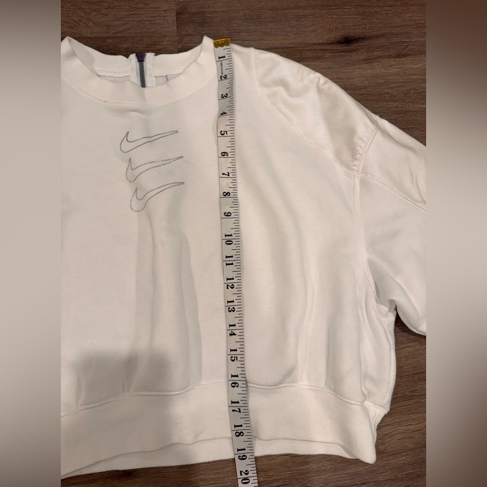 New Nike Women's Sportswear Opal White Fleece Graphic Crew Sweatshirt Size M - Picture 3 of 8